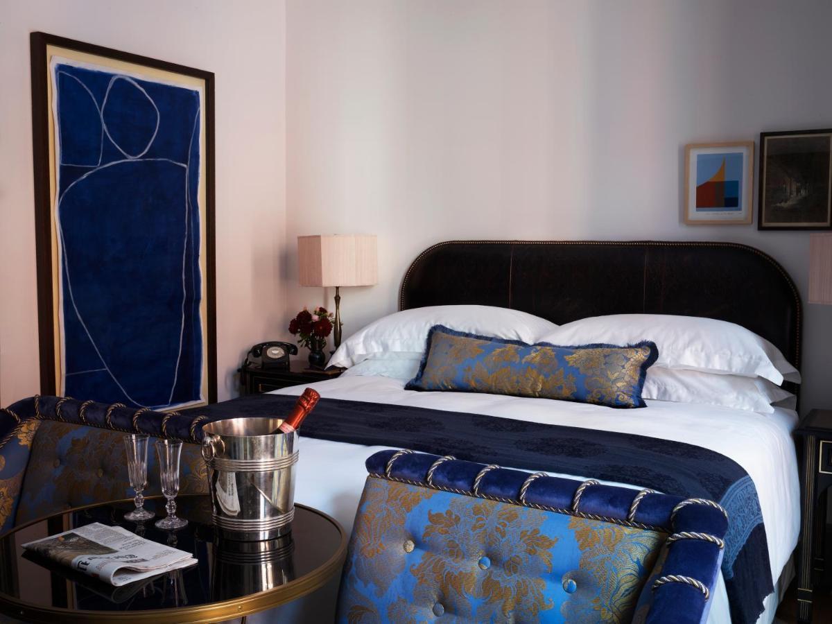 Nomad London Hotel ภายนอก รูปภาพ A bedroom at the Standard East Village