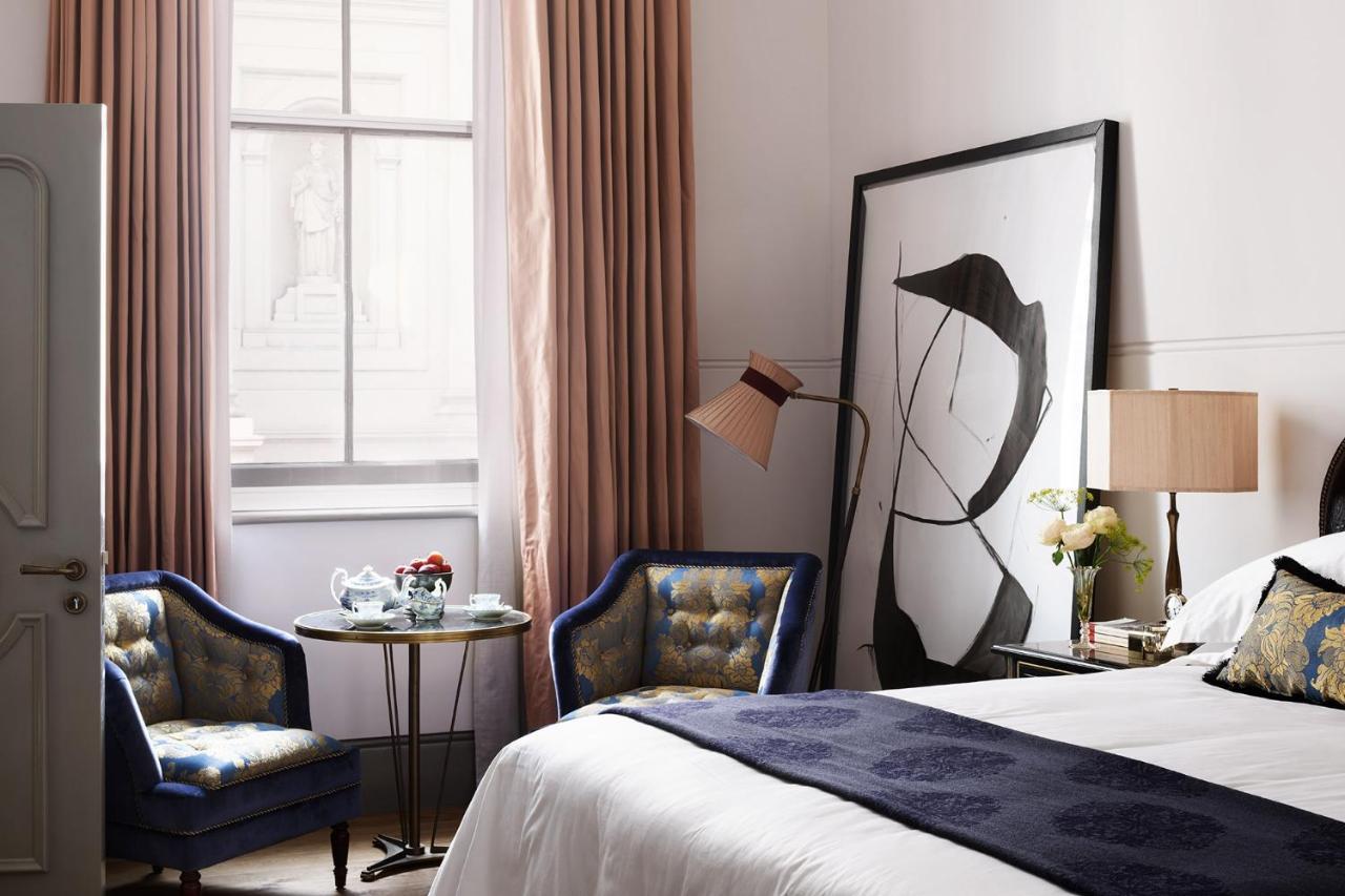 Nomad London Hotel ภายนอก รูปภาพ A guest room at The Carlyle