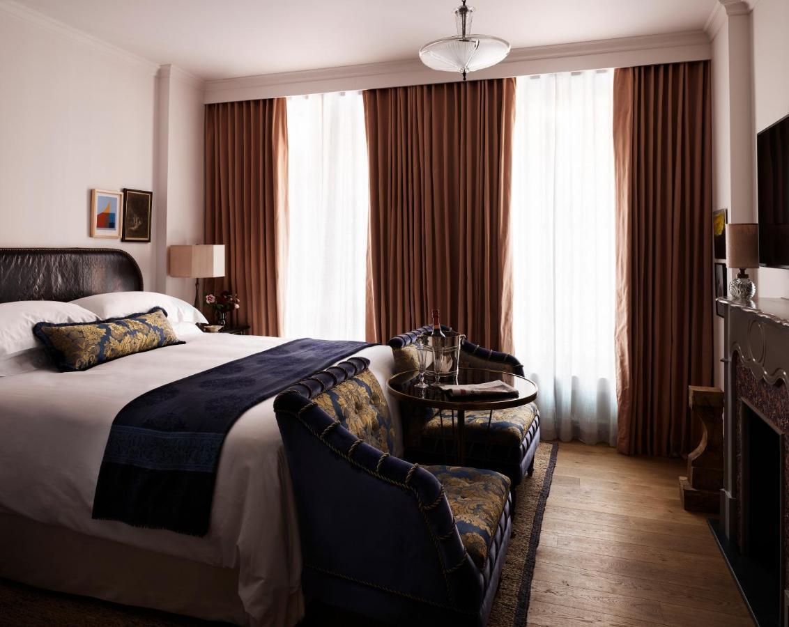 Nomad London Hotel ภายนอก รูปภาพ A bedroom at the hotel