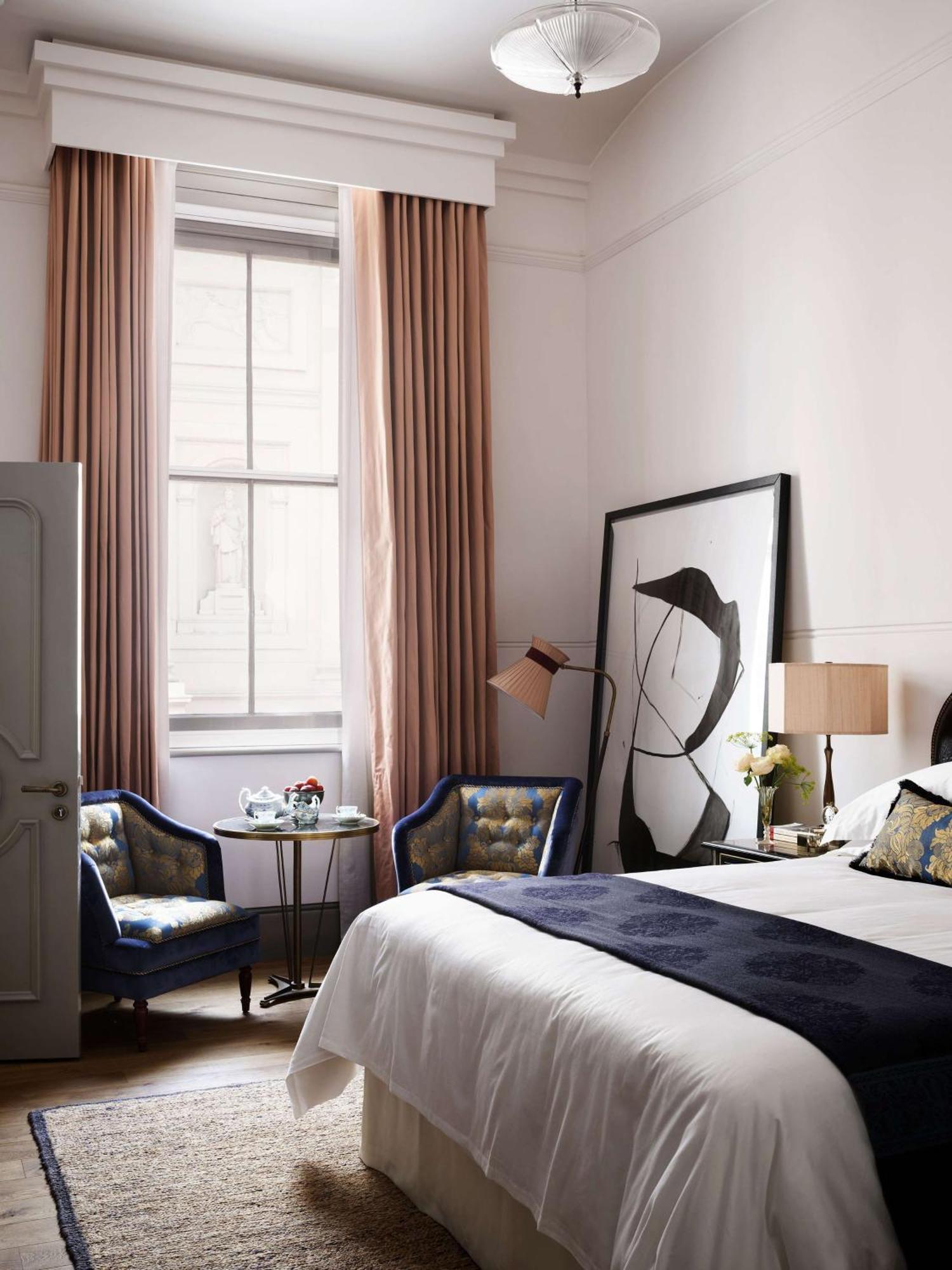Nomad London Hotel ภายนอก รูปภาพ A bedroom at the hotel