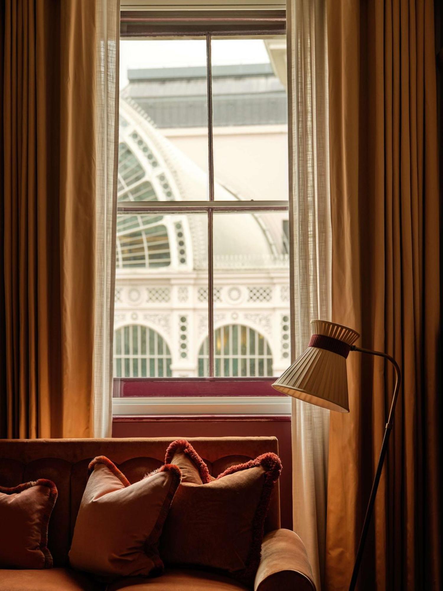 Nomad London Hotel ภายนอก รูปภาพ A room at the hotel