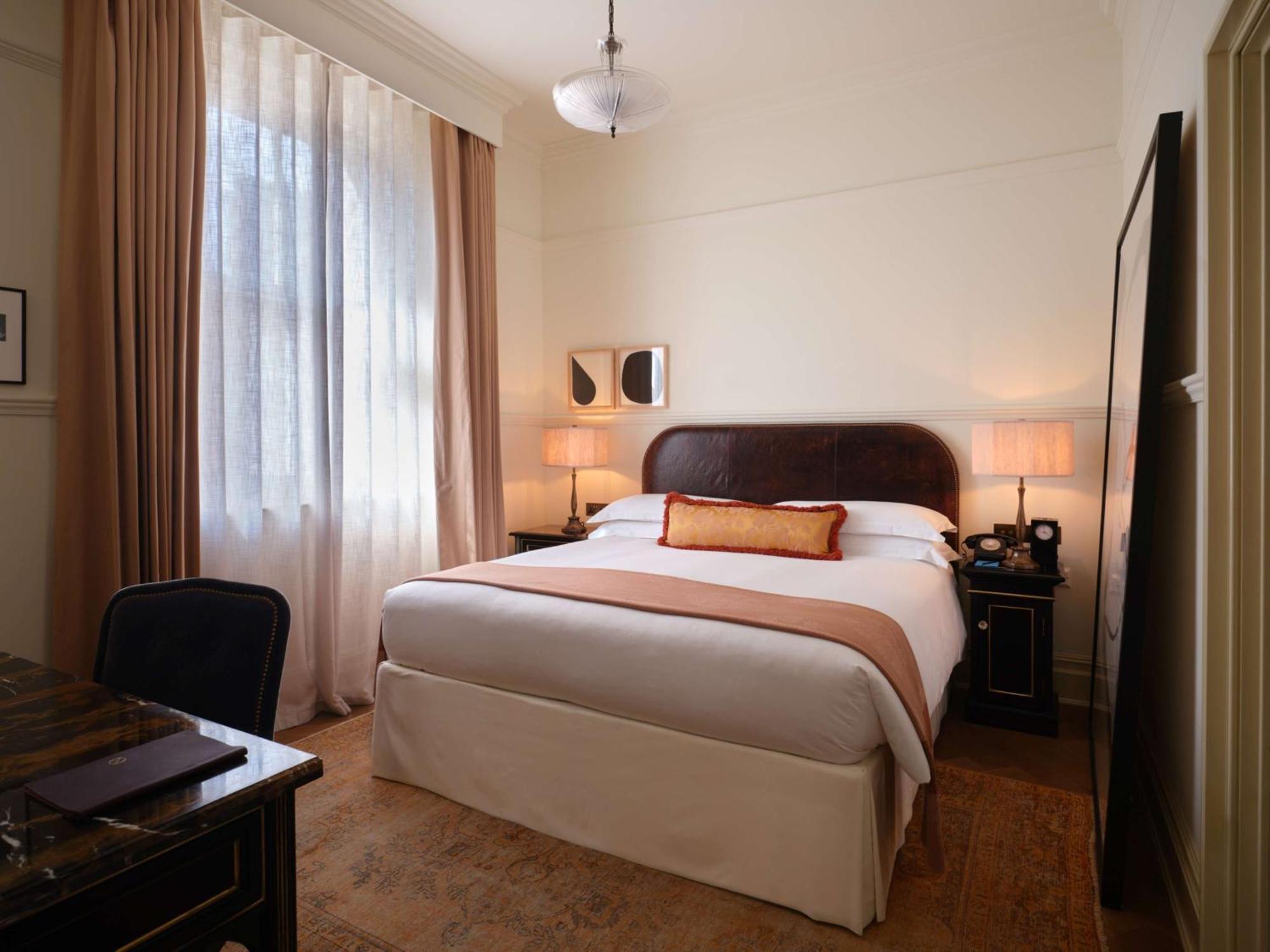 Nomad London Hotel ภายนอก รูปภาพ A room at the hotel