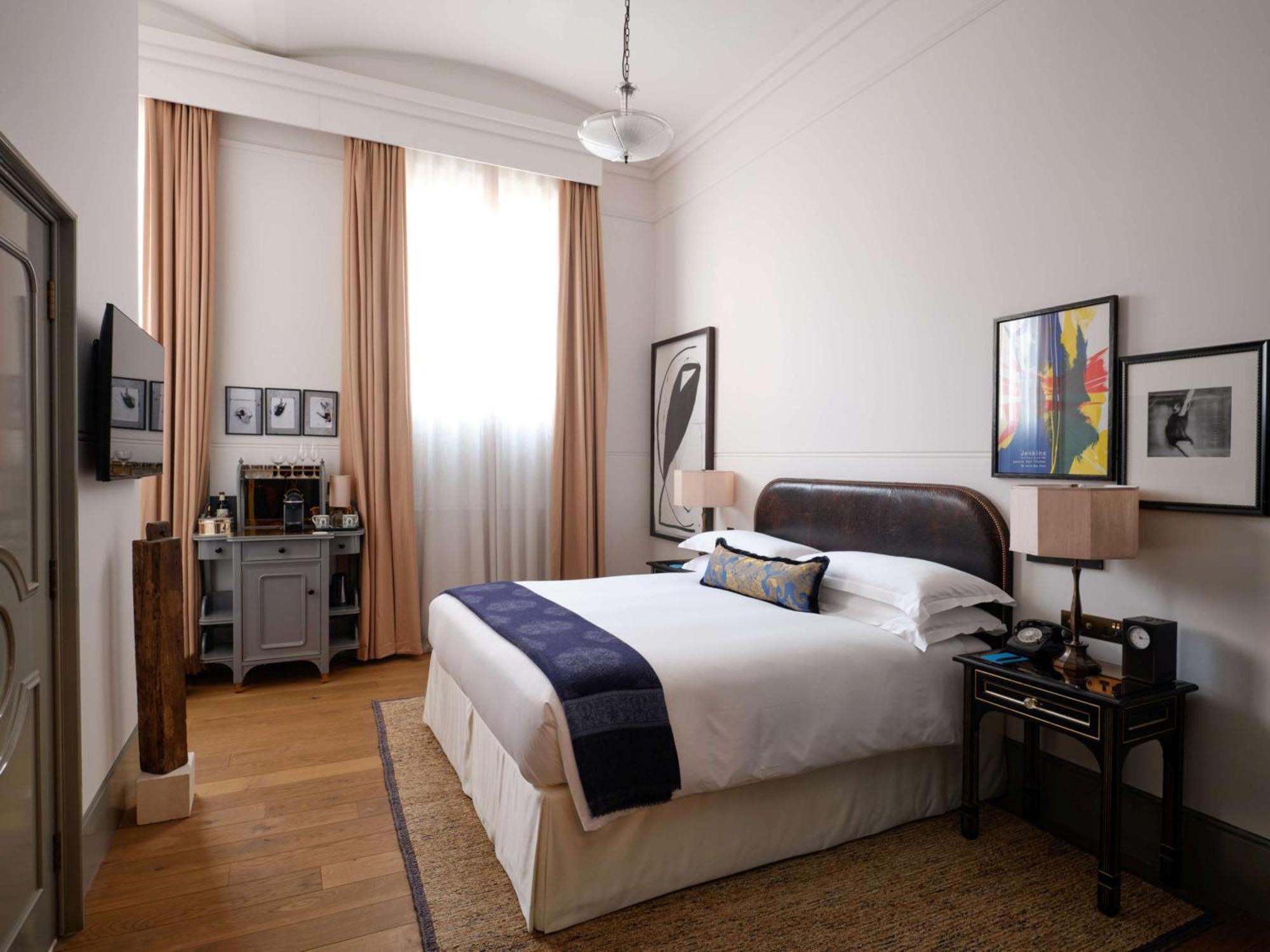 Nomad London Hotel ภายนอก รูปภาพ A bedroom at the hotel